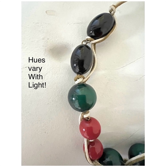 🎁Bundle 2 long necklaces:red/green colored contemporary shapes linked w/macrame - Picture 6 of 13